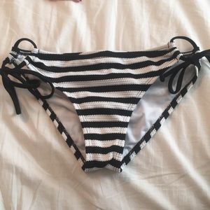 Xhilaration bikini bottoms. Great condition.